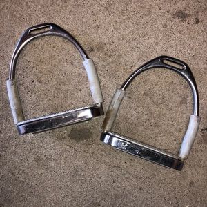 Jointed stirrups